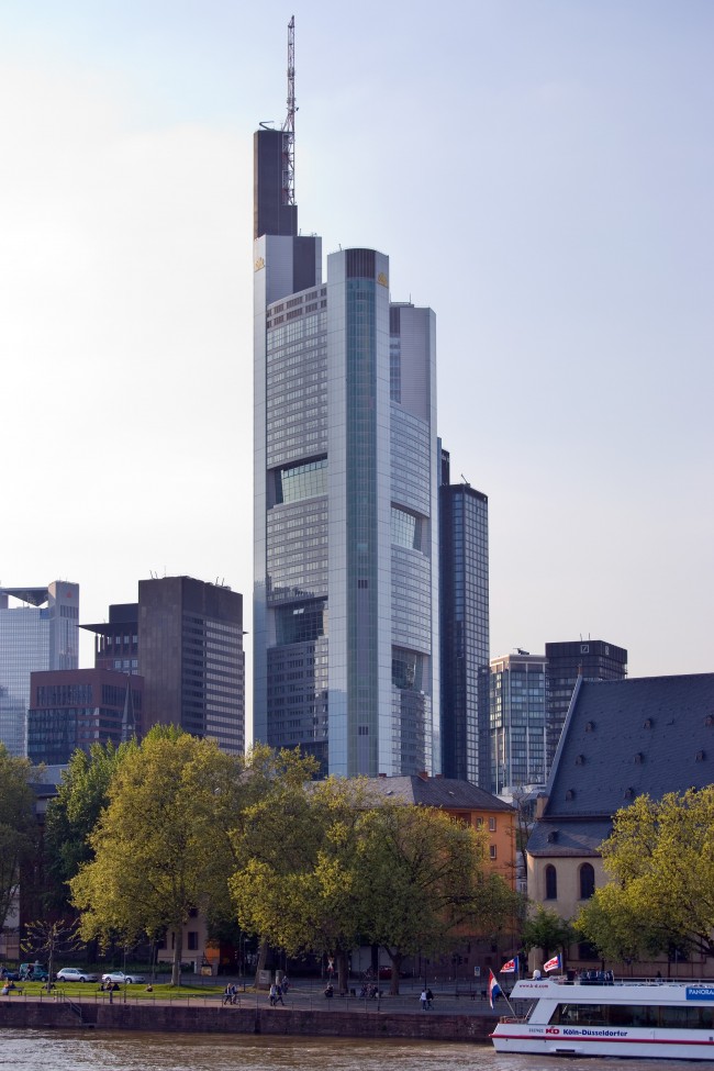 Frankfurt_Am_Main-Commerzbank_Tower