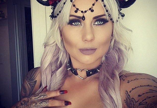 Тя е най-красивата тираджийка в света и не заменя камиона за нищо друго (СНИМКИ) Тя е най-красивата тираджийка в света и не заменя камиона за нищо друго (СНИМКИ)