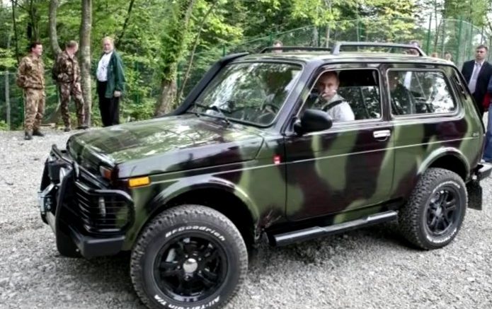 Путин се гордее със своята „Лада Нива“. В Русия обаче се смутиха, когато разбраха какъв е двигателят и цената й (ВИДЕО) Путин се гордее със своята „Лада Нива“. В Русия обаче се смутиха, когато разбраха какъв е двигателят и цената й (ВИДЕО)