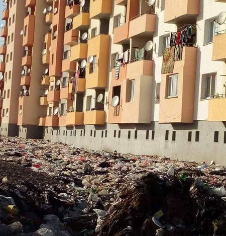 Санираха блок, но само след година той се превърна в кочина