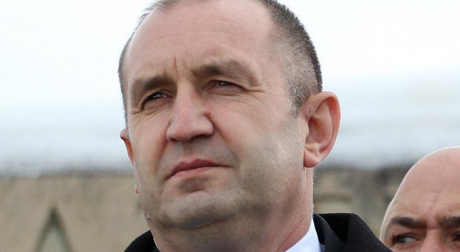 Радев във Фейсбук: Спрях закона за цензура на медиите, но ако гражданите не отстояват свободата си, пак ще го приемат и няма да чуваме истината Радев във Фейсбук: Спрях закона за цензура на медиите, но ако гражданите не отстояват свободата си, пак ще го приемат и няма да чуваме истината