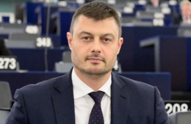 Бареков: Кметската заплата не стига и за една гума на джипа