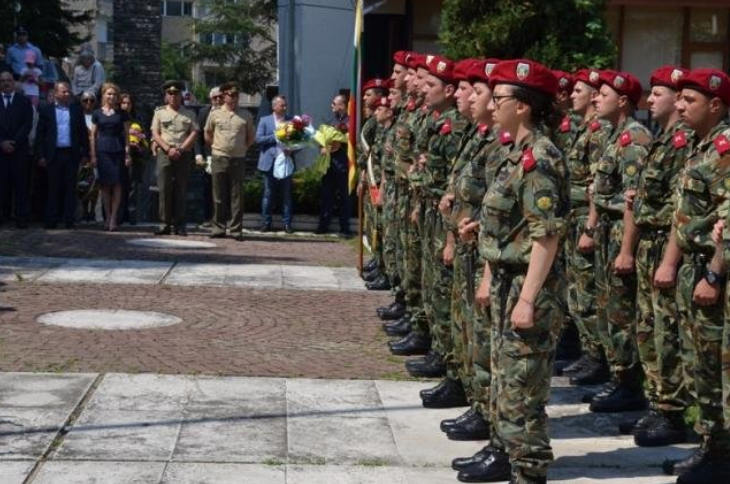 Връщат казармата от 2021 година? Връщат казармата от 2021 година?