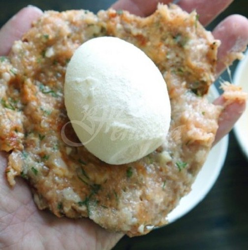 Взех 1 яйце, увих го в кайма и изпържих, ако знаете каква вкусотия стана, направо не е истина