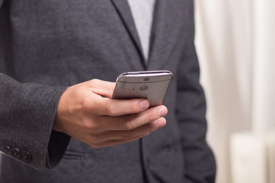 Гърците трябва да пуснат SMS, за да излязат от дома