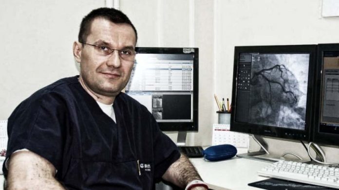 Доц. Василев: Извън София само 10% от хората носят маски