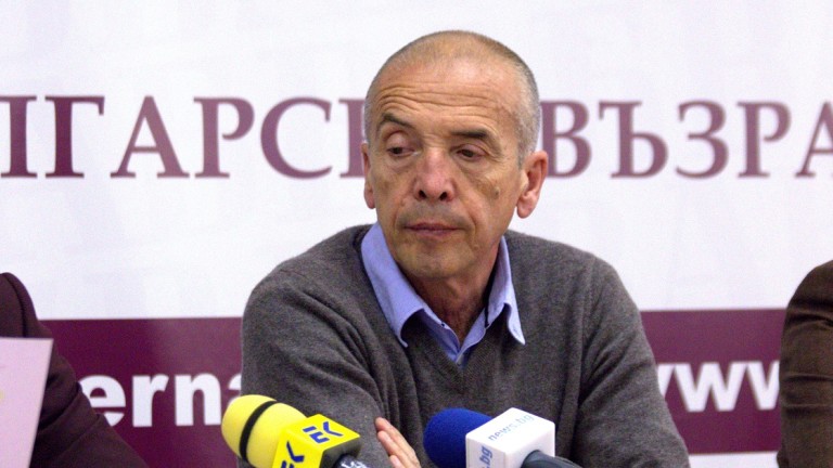 Доц. Мангъров: Правилно пенсионираха Кантарджиев, направи много глупости