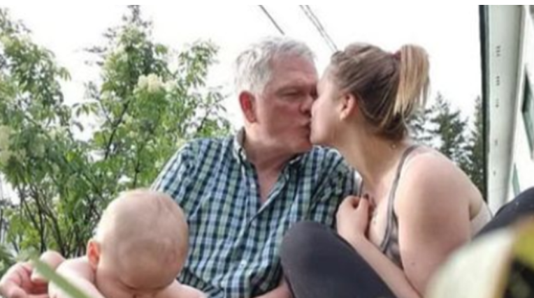 23 г. се омъжи за 68 г. си приятел напук на всички: Ето как живеят сега