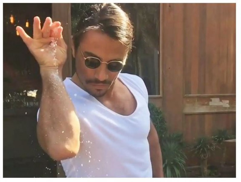 Пържолa за 1400 лева шокира клиенти в ресторанта на известния Salt Bae / СНИМКА