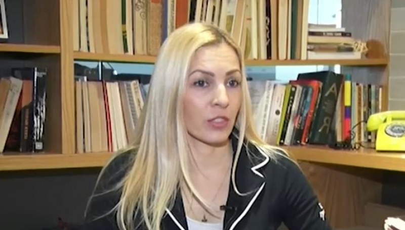 Бившата Мисис България търси дъщеричката си, смята я за отвлечена / ВИДЕО