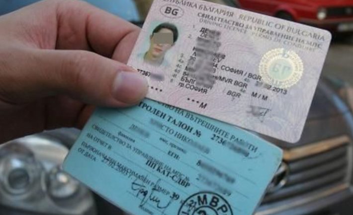 Отнемат шофьорските книжки на възрастните шофьори? Вече са въвели такава практика