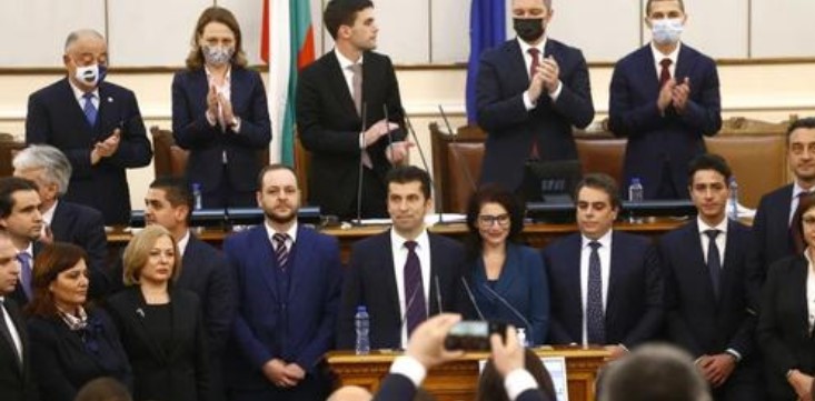 Разкритие: Повече от 121 депутати били готови да подкрепят ПП, но в петък сутринта внезапно