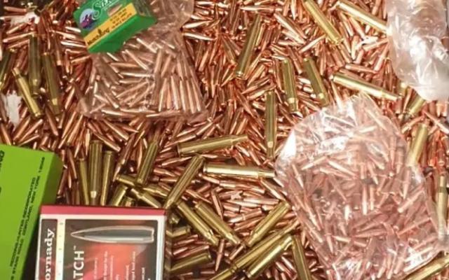 На летище Варна претарашиха багажа на съмнителен иранец, щяха да припаднат!