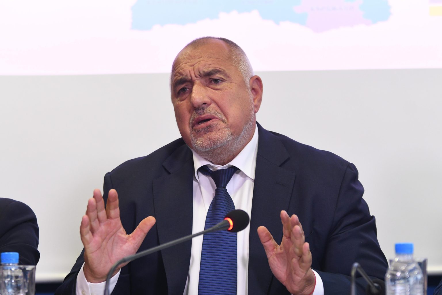 Борисов свика спешна сбирка с депутатите: Подкрепяме правителство на БСП! Само да разпишат…