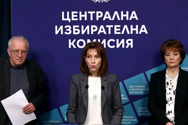 С телефони за 150 лв. ще снимат броенето на вота