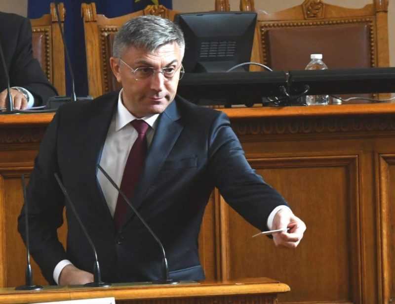 Карадайъ излезе на трибуната и каза какво е нужно, за да се състави редовен кабинет