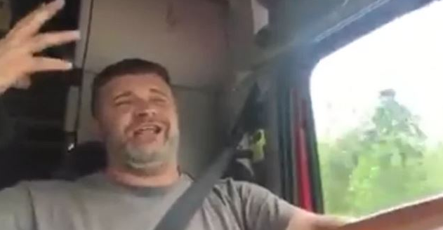 Шофьор на ТИР събра милиони гледания с тази прекрасна българска песен