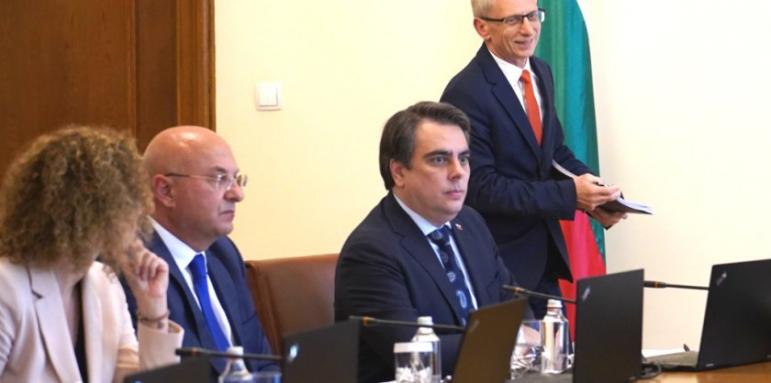 Кабинетът взема важно решение за пенсиите, кой ще намаже