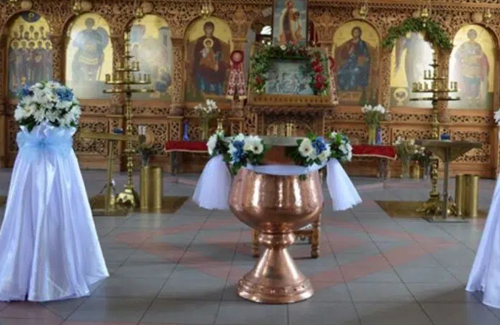 Кой и защо не може да стане кръстник на детето? Правила и традиции при кръщене