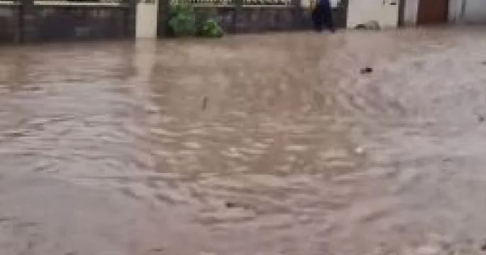 НИМХ бие тревога за идните дни, силни бури и наводнения в тези райони