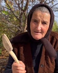 баба с лъжица