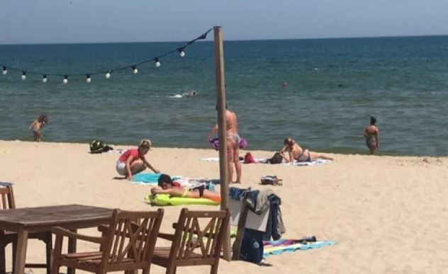 Барман на плажа във Варна се изгаври отвратително с малко дете, как трябва да бъде наказан