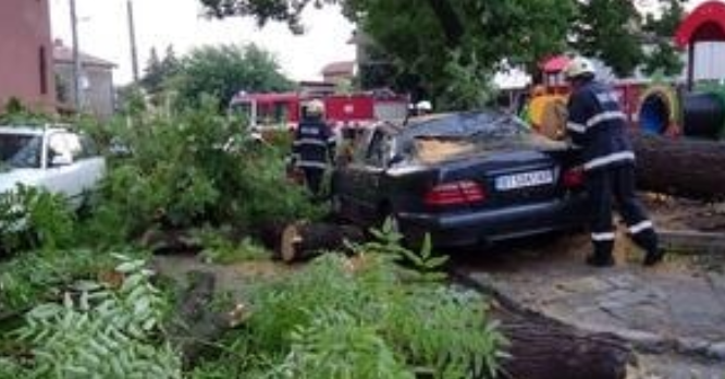 Извънредно: Жестока стихия помете български град