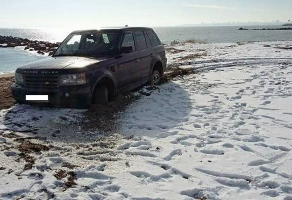 Заседналият джип след новогодишния дрифт