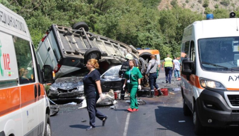 Трагедията в момента. Брутална катастрофа в Кресненското дефиле, има няколко загинали и ранени