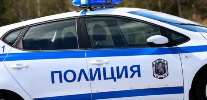 Асеновградчанин се прибра от гурбет, заключи жена си и я острига, а когато ченгетата дойдоха…