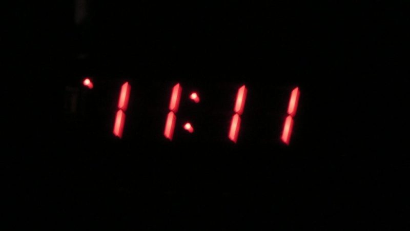 Често виждате 11:11 на часовника? Ето какво означава това