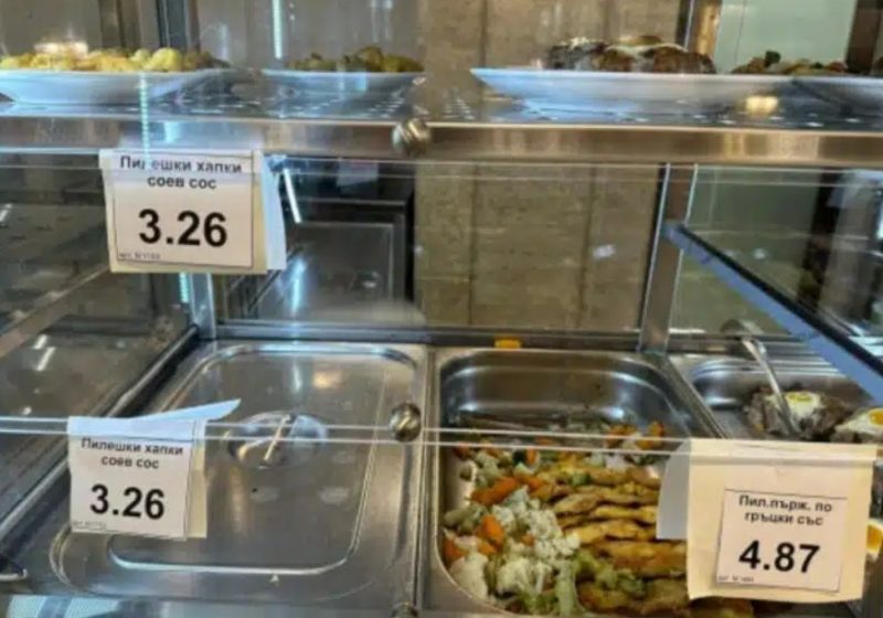 Оплаквате се от цените по морето? Какво ще кажете за кашкавал на фурна за 3.01лв, а шопска салата за 2.91лв?