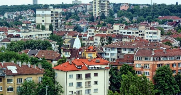 Икономист бие тревога: Не купувайте имоти, до 20 години в България ще е страшно