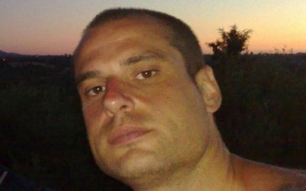 Отряза главата на майка си със сатър. Сложи я в завивка, но срещна баща си