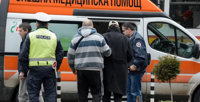 Бурята взе първа жертва! Дърво падна и уби на място шофьор в София, а жена му…