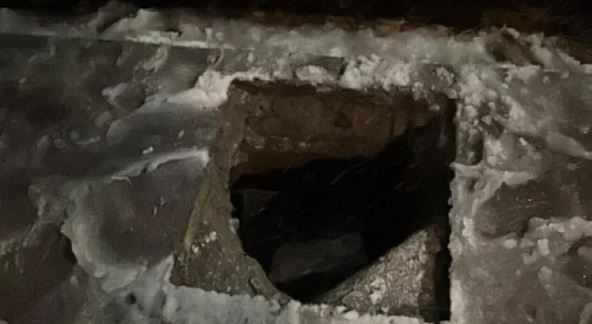Шок! Русенец пропадна в дупка, докато почиства колата си СНИМКИ