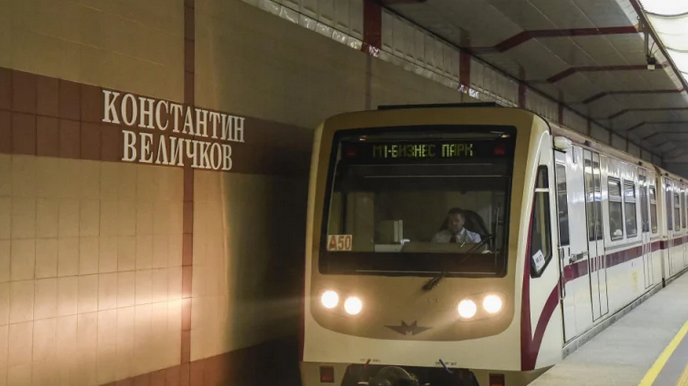 Мъж скочи на релсите в столичното метро, причината е шокираща