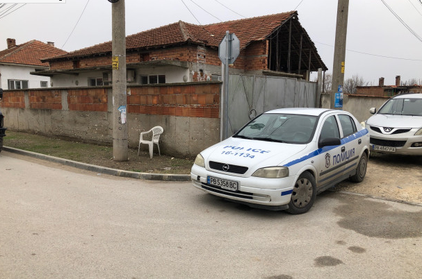Пловдивско село почерня от полиция! Брутално престъпление е било извършено, има много загинали