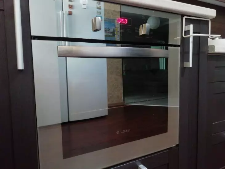 Как да почистите вратата на фурната до блясък за 20 минути: ефективен метод без химикали