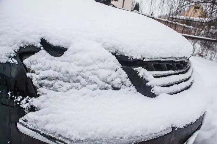 Кои 4 неща не трябва да правите на колата си в студа? Кои 4 неща не трябва да правите на колата си в студа?