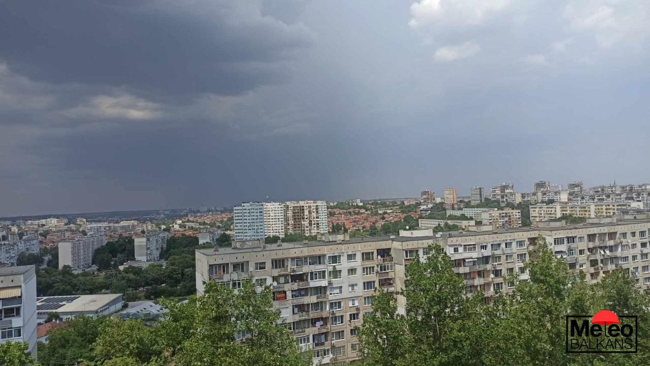 Оправдаха се прогнозите за буря до Добрич | Добрич, България