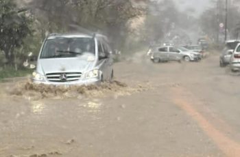 Мощен порой удави този наш град току що, всичко е под вода.