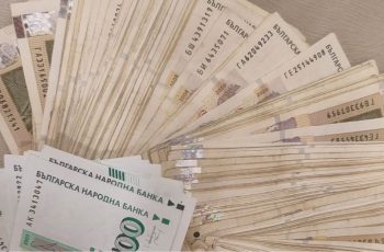 Заплатата на учителите стана колосалната сума от