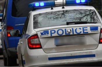 ИЗВЪНРЕДНО! Нападение над автобус в София: Мъж атакува пътниците