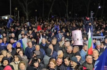 Стотици хиляди хора в страната подкрепиха правителството