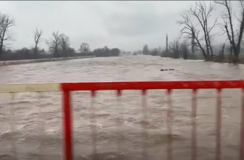 Бедствие в български град, отнесени пътища и свлачища, пътища под вода