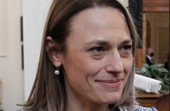 ОБРАТ: Ива Митева отпадна от листата на Радев, защото