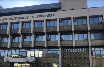 Преподавател полетя от сградата на Американския университет в Благоевград и загина