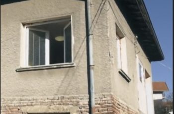 Това е единствената къща, която „Бригада нов дом“ отказа да ремонтира, защото