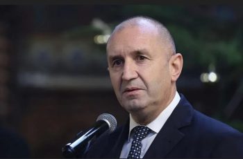 Човек на Радев с ключови думи. Посочи приоритет №1